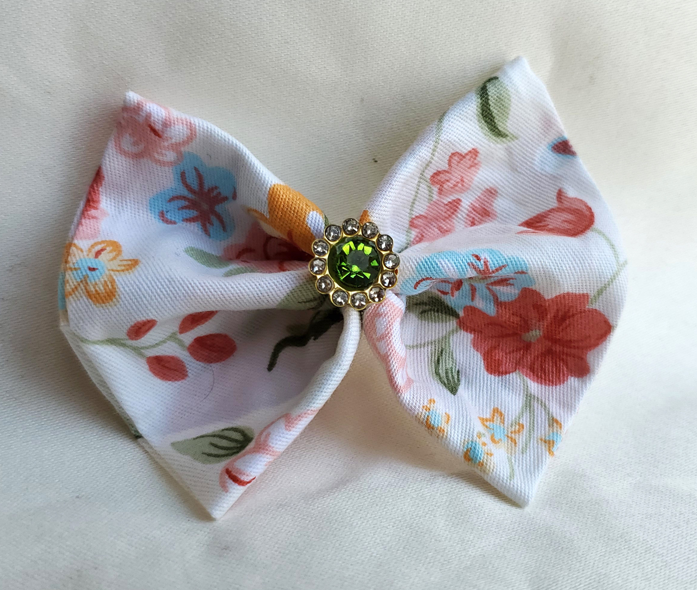 Flowers with Green Center Hair Clip