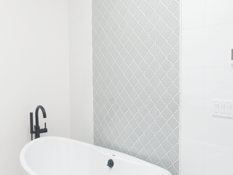 Modern soaking tub bathroom