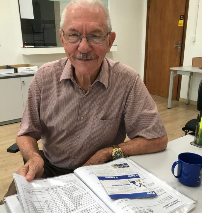 Aos 79 anos, idoso passa no vestibular de universidade federal em Engenharia