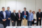 No centro, com o documento do Fórum da Engenharia Nacional, o Secretário Nacional do MEMP Daniel Papa Garcia. À sua direita: Allen Habert - coordenador do Fórum da Engenharia Nacional, diretor da EngD-Engenharia pela Democracia e CNTU-Confederação Nacional dos Trabalhadores Liberais Universitários; Francis Bogossian - presidente do Clube de Engenharia do Brasil; Dacio Matheus - reitor da UFABC e vice-presidente da ANDIFES-Associação Nacional dos Dirigentes das Instituições de Ensino Superior; Antonio Queiroz - diretor do DIAP-Departamento Intersindical de Assessoria Parlamentar. À esquerda do Secretário: Anderson Gomes - diretor-presidente do CGEE-Centro de Gestão de Estudos Estratégicos; Maria Rosa Abreu - professora da UnB-Universidade de Brasília; Eduardo Stahlhoefer - vice-presidente do SINAENCO-Sindicato Nacional das Empresas de Arquitetura e Engenharia Consultiva.