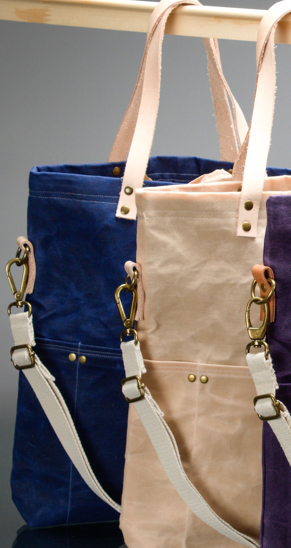 Miniatura: Canadian-made waxed canvas eco tote bag, sustainable style, ideal for everyday use and travel in Europe & Asia