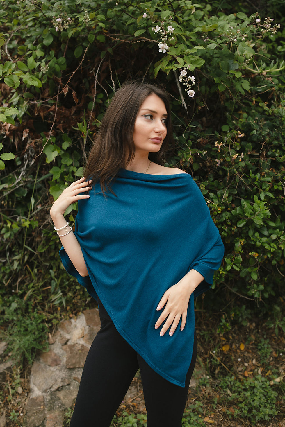 Миниатюра: Eco-Friendly Canadian-made poncho for flights and layering, in flight blue colour - Lindsey