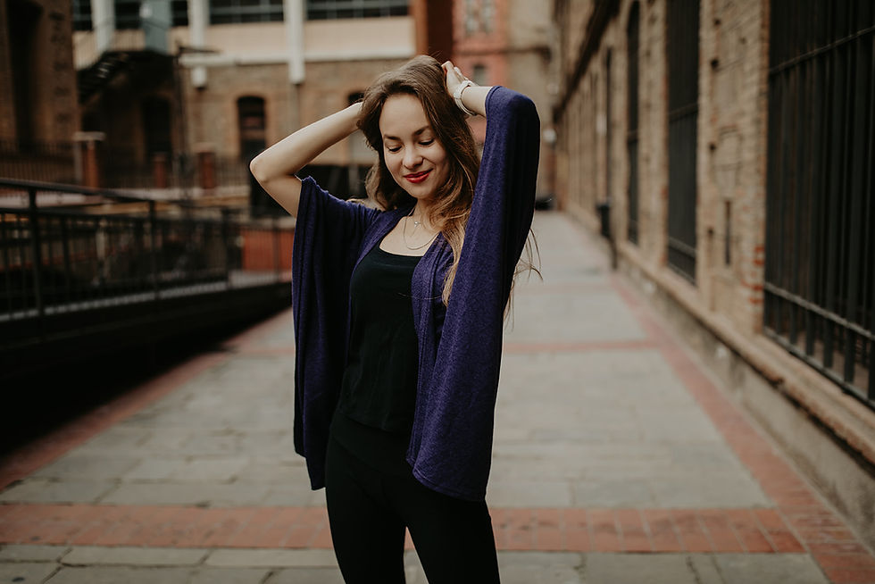 Miniatura: Eco-friendly women's travel sweater/wrap in plum colour - Lindsey m collections