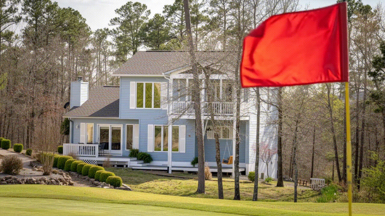 add_wind_motion_to_the_flag.GIF