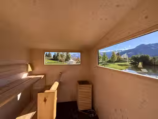 Ein Naturjuwel in den Alpen: Badesee Davos Munts & LÖYLY Sauna im Val Lumnezia