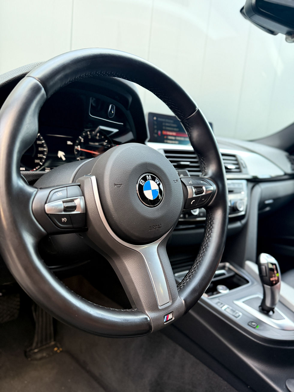 Thumbnail: BMW 318i Touring M Sport Pakket | Shadow line | BMW Dealer onderhouden