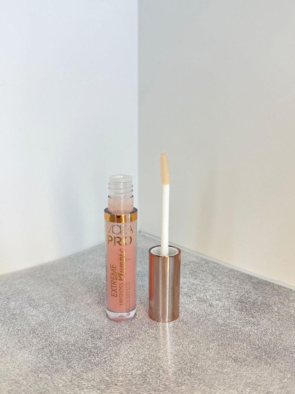 الصورة المصغرة: MODA PRO EXTREME LIPGLOSS PLUMPER BOTOX EFFECT