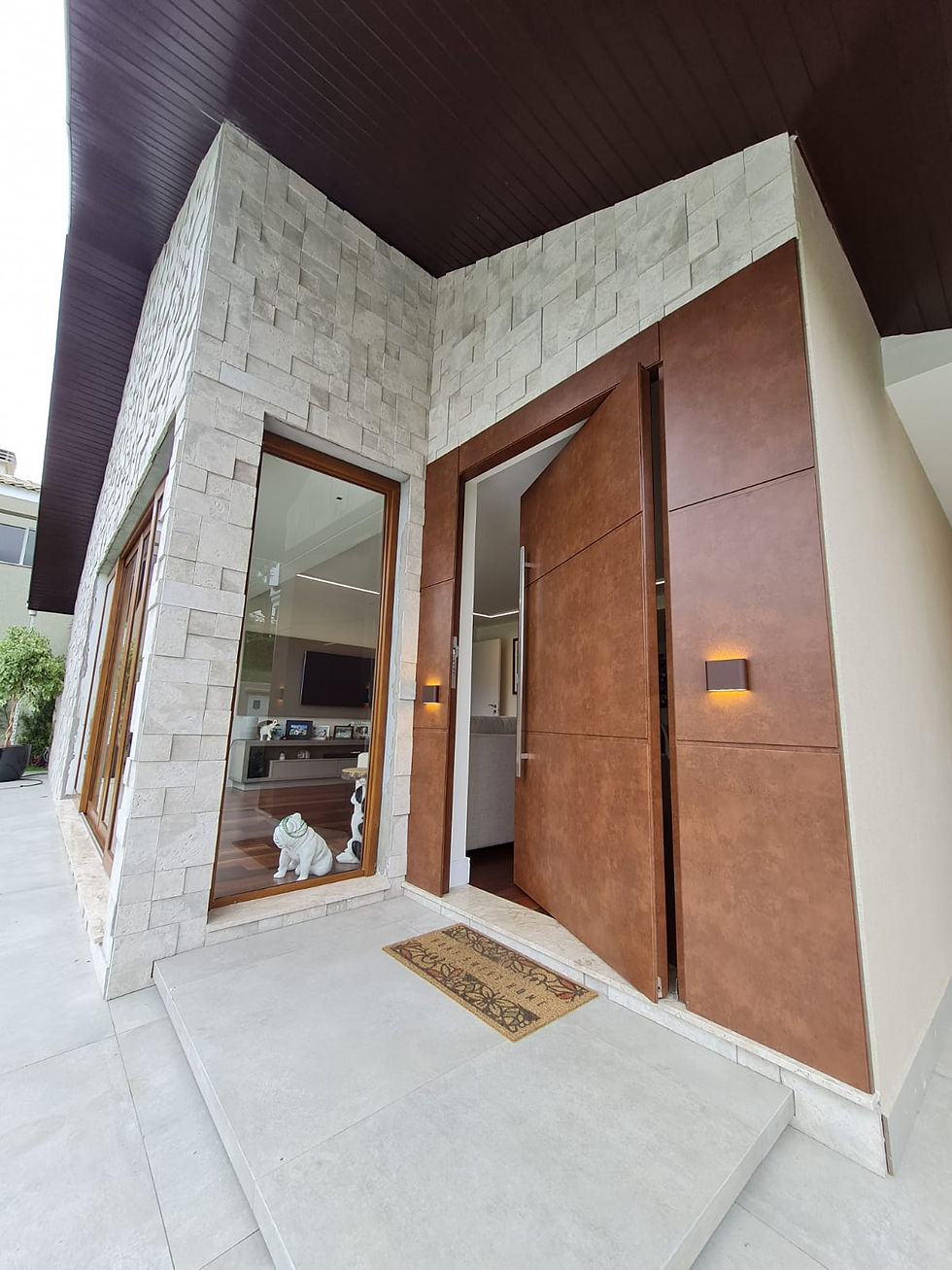 Exclusive Corten pivoting door