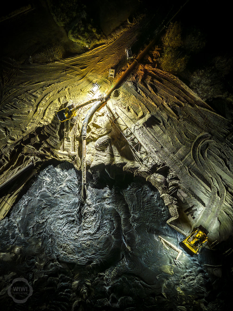 THE ELBE NEVER SLEEPS