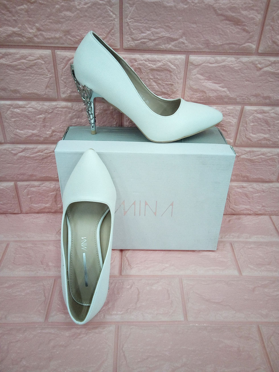 Thumbnail: High heels