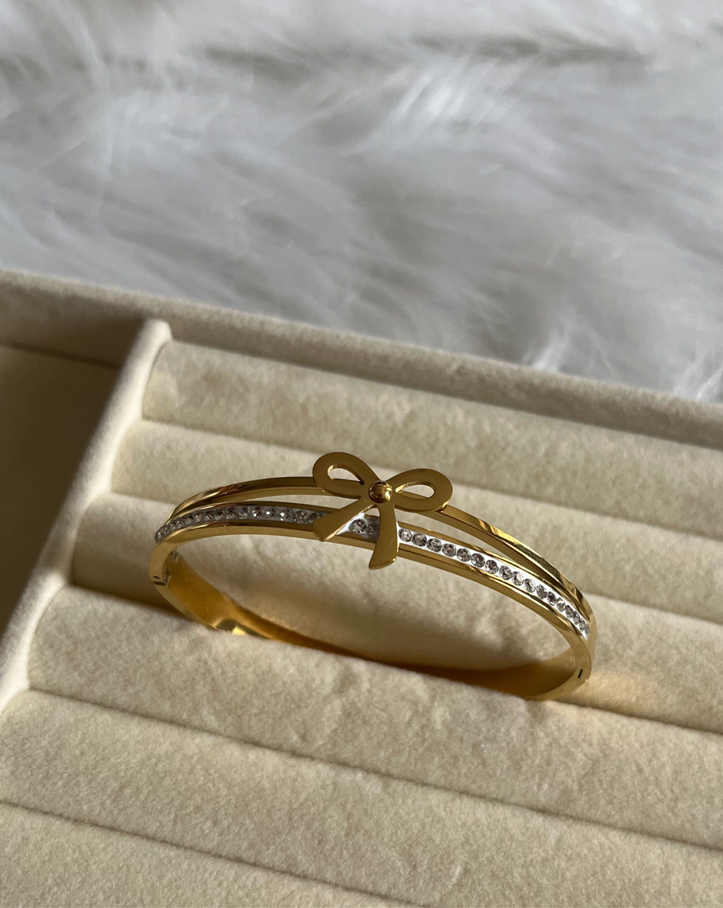 Golden Grace Bow Bracelet