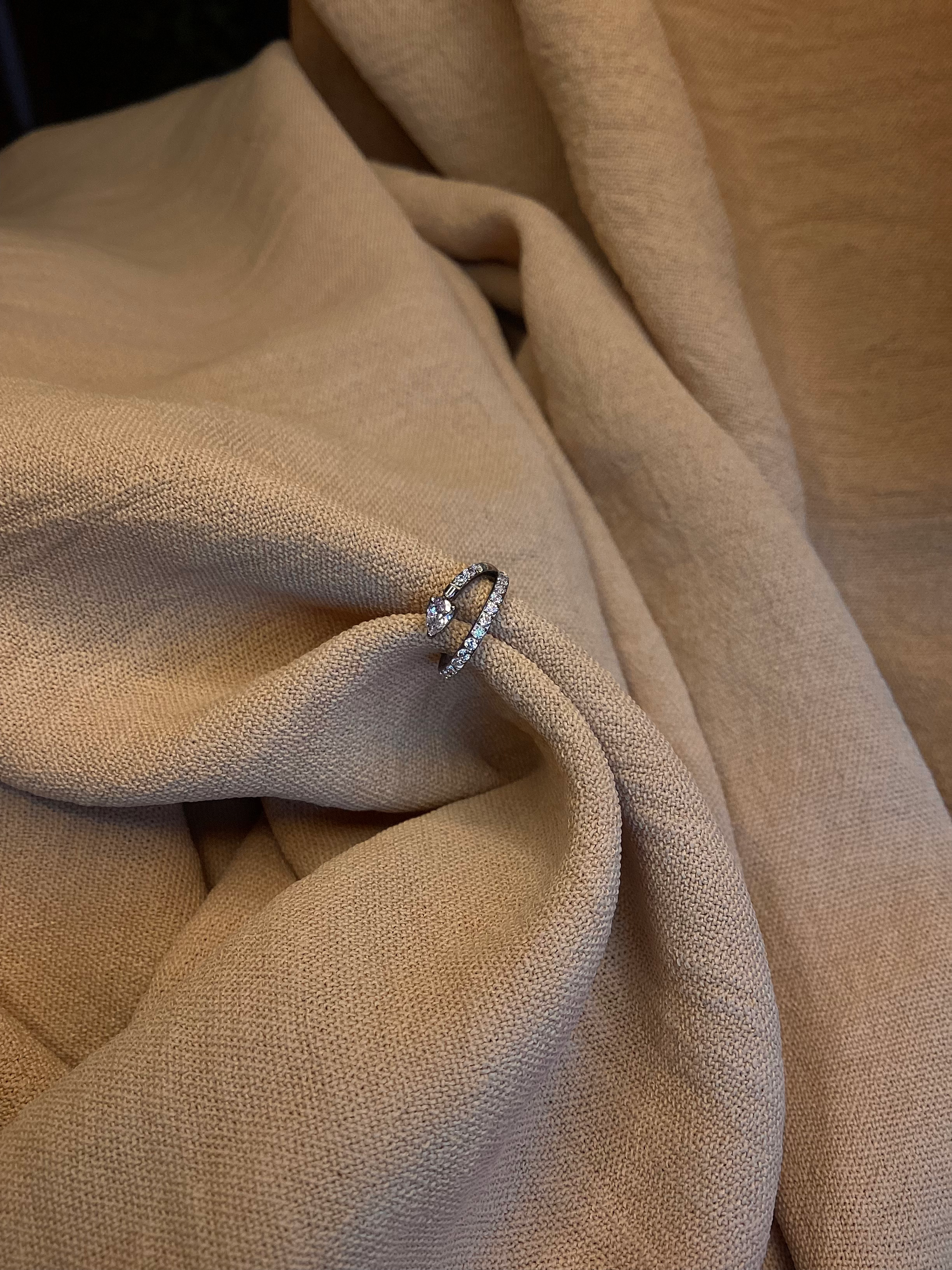 Argola Zircônia Cravejada cobra