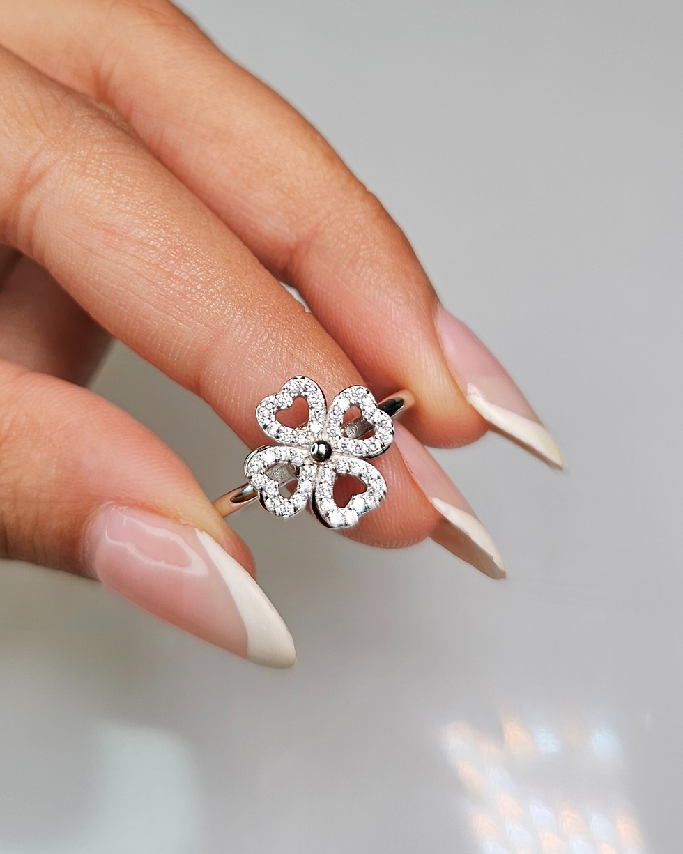 Thumbnail: SpinFlora Silver Diamond Ring