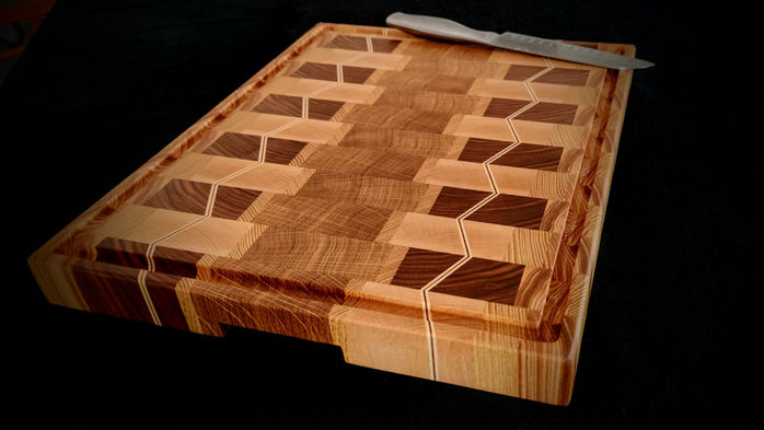 Billot de cuisine en bois de bout avec double zig-zag. Design unique de l'artisanat français