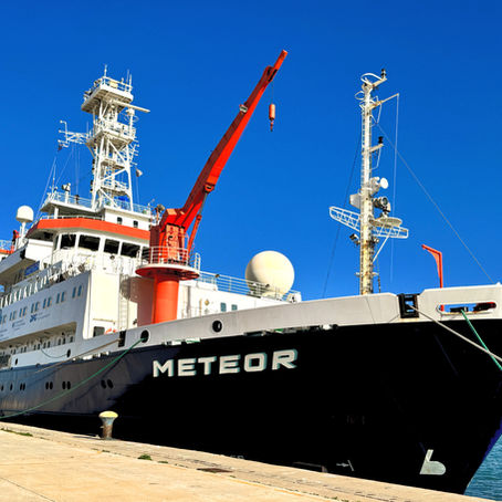 FS Meteor in Hafen von Kreta