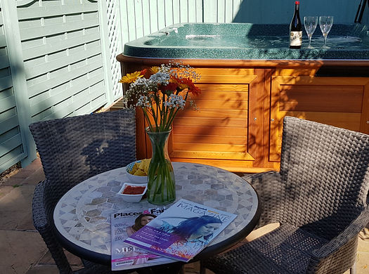 Woodside Lodge with hot tub - sleeps 4