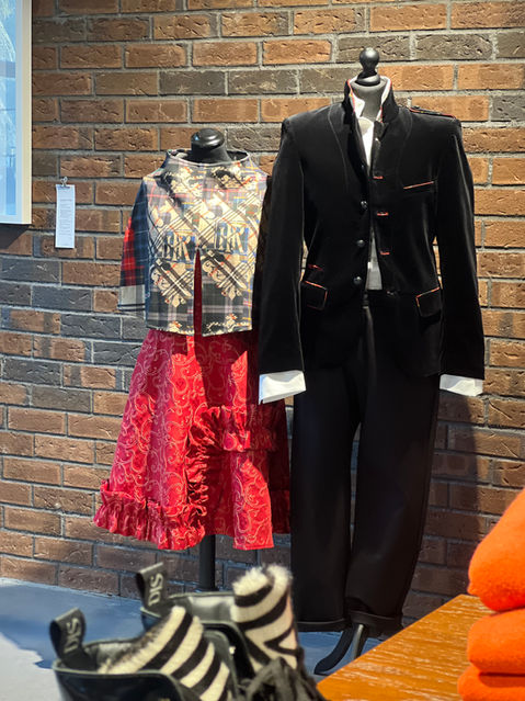 Exklusive Dirndl, Anzug, 