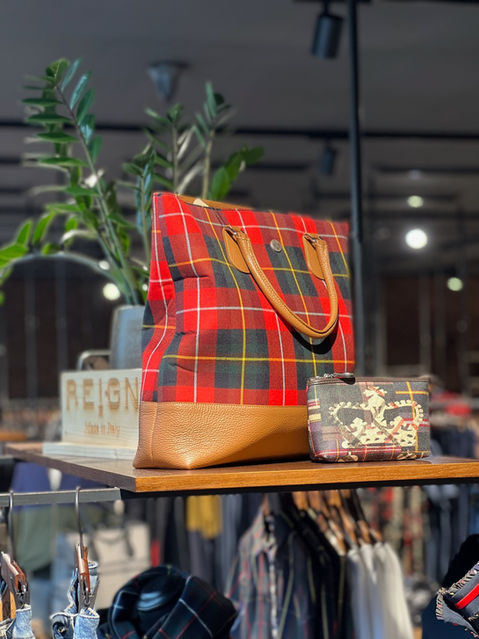 Handtasche im Karomuster, Clutsch in Adlerpatch