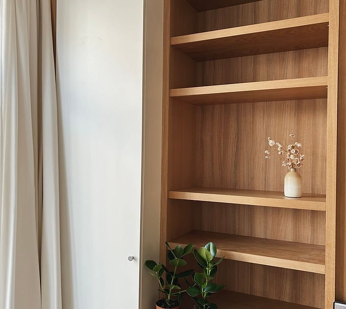 bibliothèque en bois.jpeg