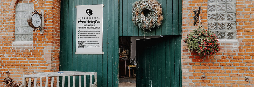 Dieleneingang_Hannahs Bearbeitung_Else neue PVC Plane eingefügt.jpg