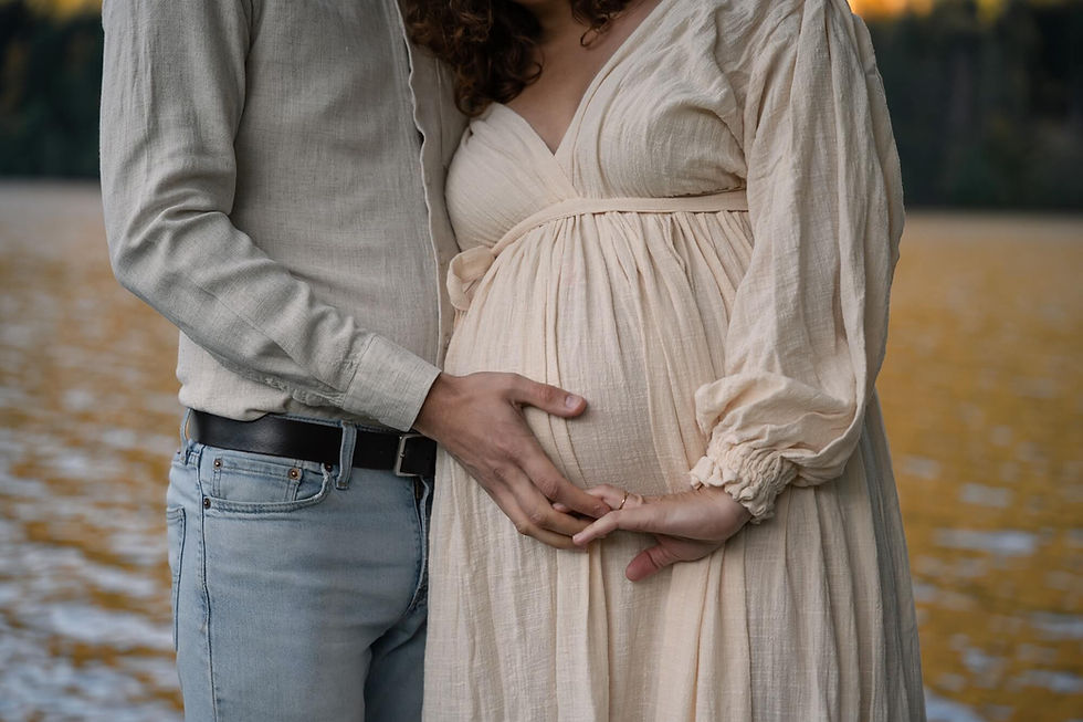 Séance photo grossesse couple lac Xonrupt-Longemer automne - Photographe maternité Vosges Marie Lapoirie