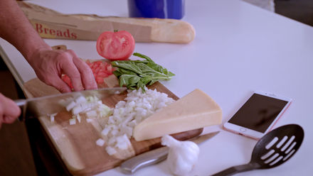 18_LS_Phone_Notification_OTS.mp4.00_00_08_00.Still001