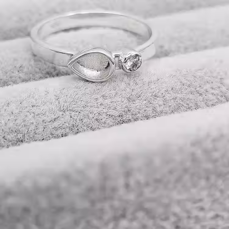 Thumbnail: The 'Ophelia' Ring