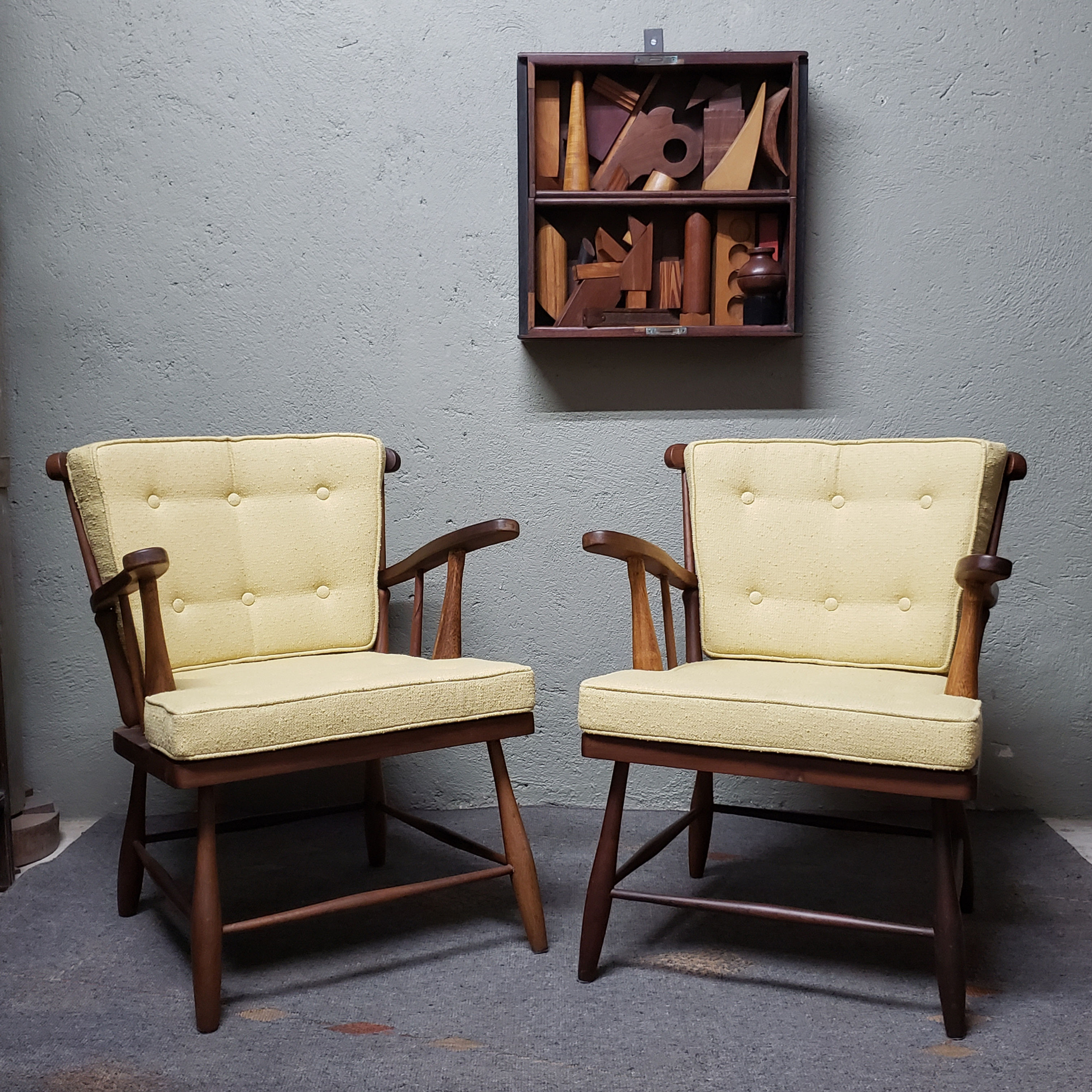 PAR DE CADEIRAS DE CANELA TIPO WINDSOR