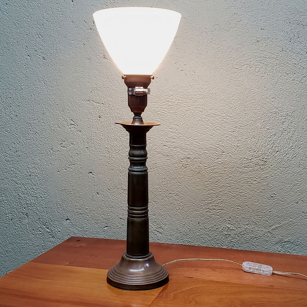 LUMINÁRIA DE METAL COM CÚPULA DE OPALINA