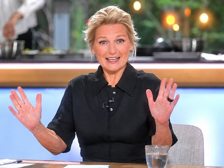 Première historique dans "C à vous" : Anne-Élisabeth Lemoine et ses chroniqueurs se transforment en personnages animés