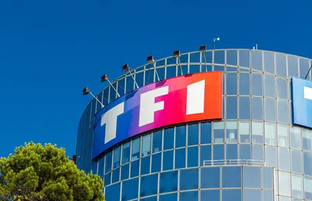 TF1 et Renault révolutionnent les pauses estivales : La TV s'invite dans votre voiture à l'arrêt !