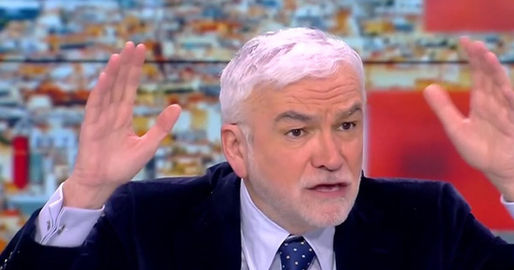 Tension sur CNews : Pascal Praud recadre son équipe après un dérapage sur Aya Nakamura