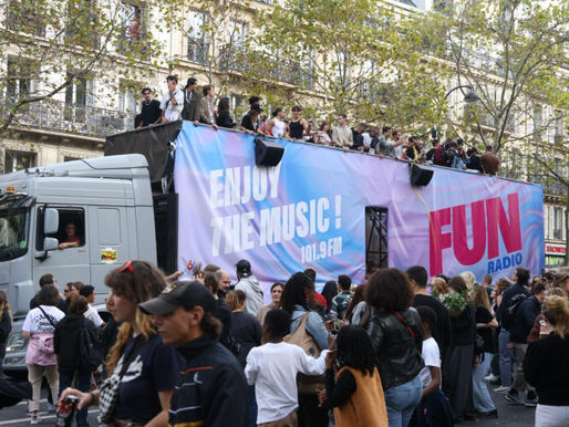 La Techno Parade fait vibrer Paris : Les radios musicales en tête de cortège pour un retour historique
