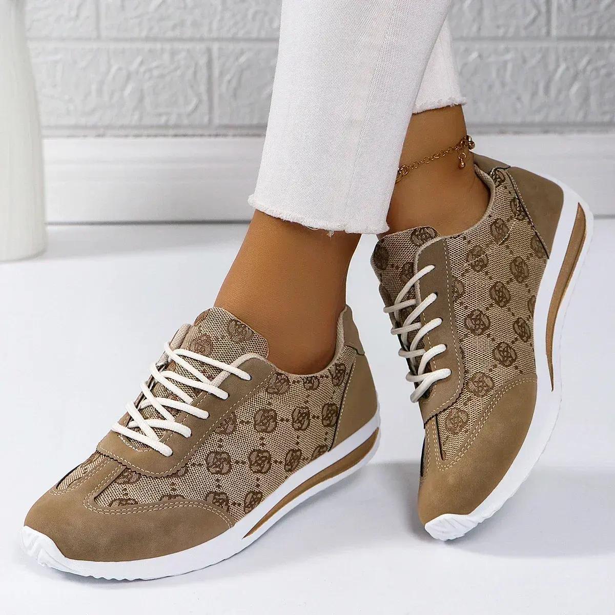 Spring and Summer Women Designer Mouth Breathable Cross Strap Sneakers Flat Comf