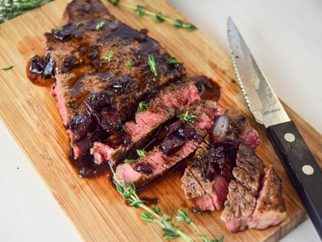 Steak with Crispy Caramelised Potatoes and Red Wine Jus