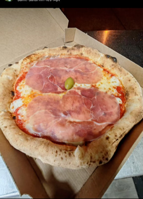 Cured ham pizza