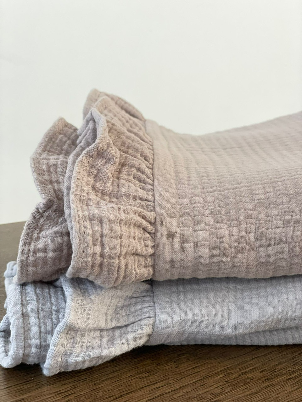 Grijze Ruffles Organic Muslin Deken