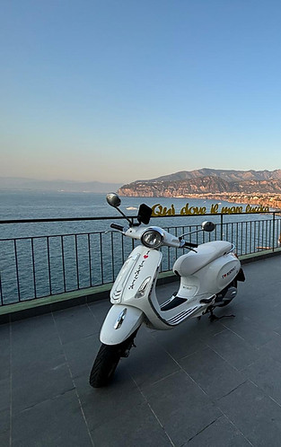 Vespa Sorrento italia 2.jpg