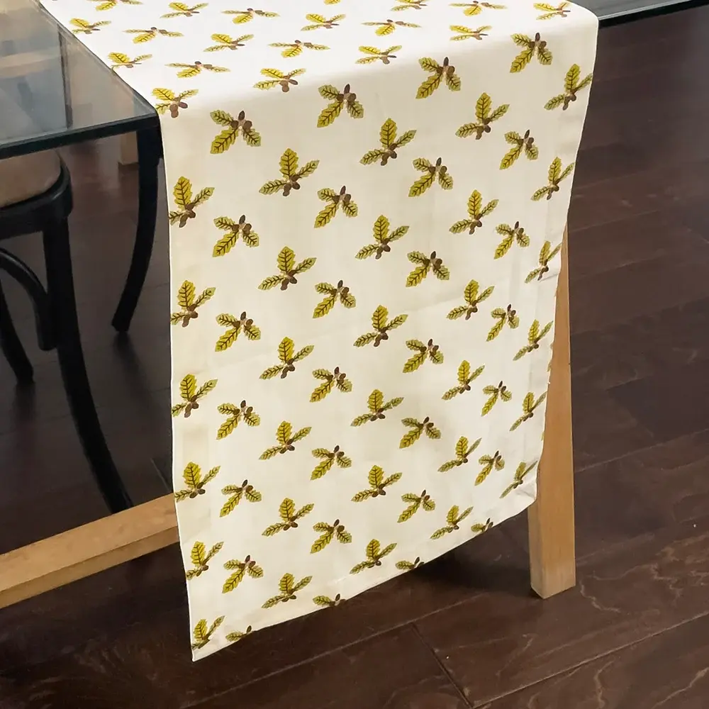 Oak Leaf Runner
