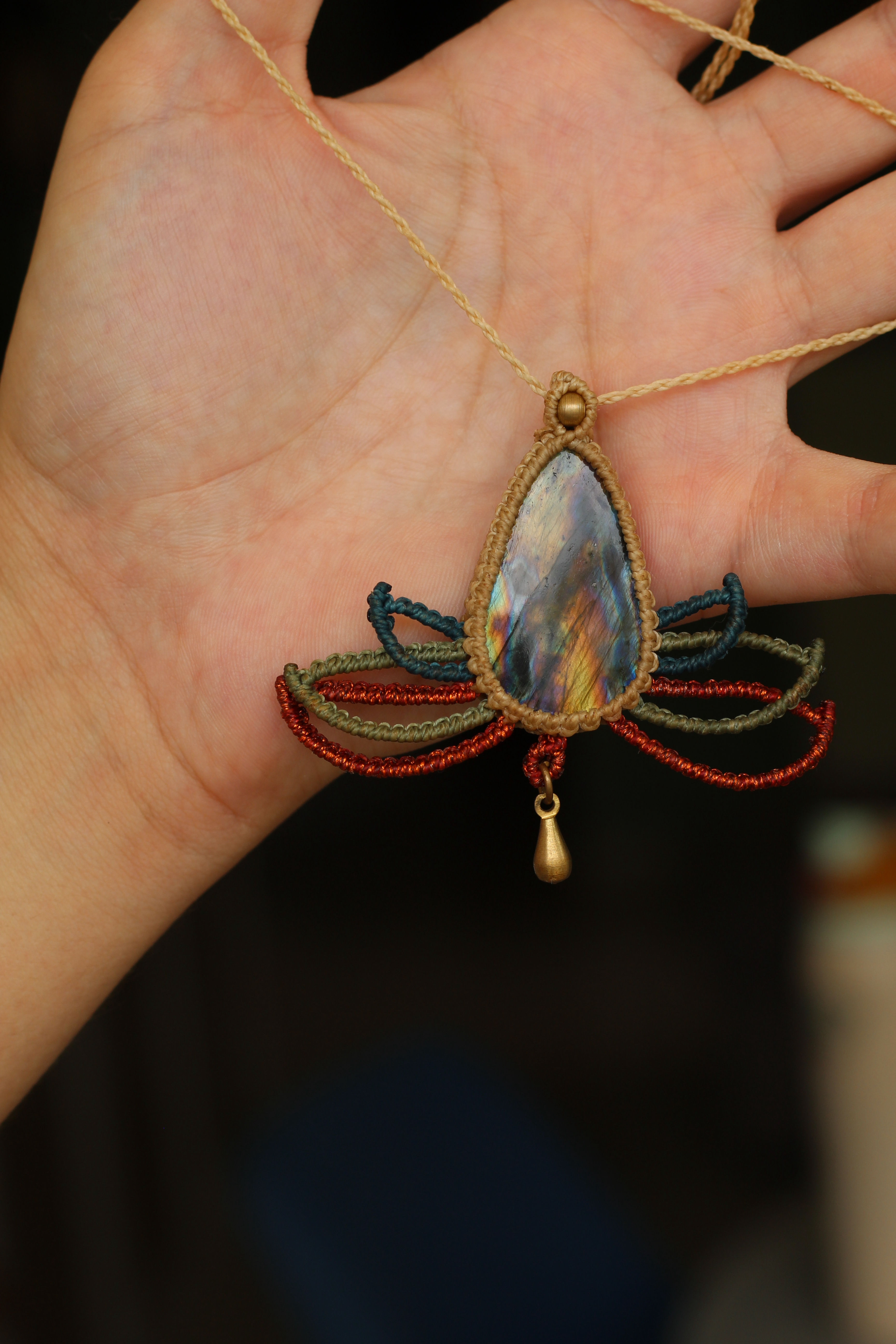 Flor de lotus labradorite necklace 