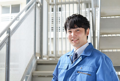 笑顔の男性社員