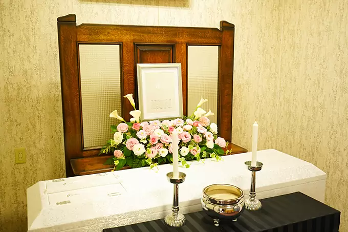 小規模な葬儀の祭壇