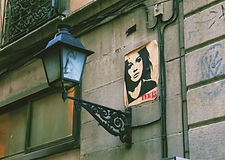 Cartel en Wall 