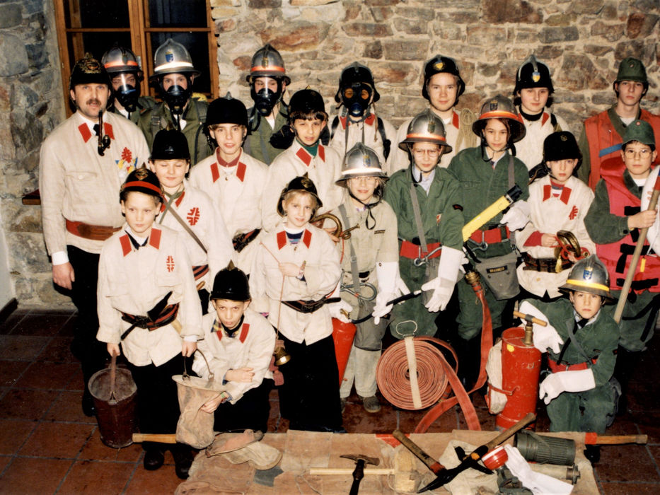 1995_Jugend beim UA-Ball.jpg
