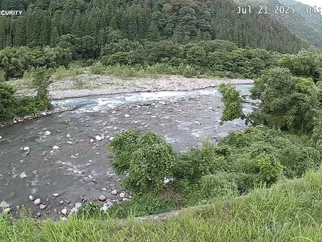 2025年7月21日 白っぽい濁りが入ったままですが石は見えます 8時30分更新