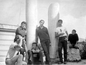 1966 - Plovdiv - tati s prijateli.jpg