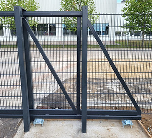 Schiebetor - Führungs-Doppelpfosten, Portal.jpg