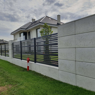 Architekturbeton mit Zaunfelder