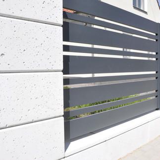 Zaunfeld mit Architekturbeton