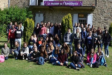 groupe à La maison de l'Améthyste au château de Montfort_La Montagne